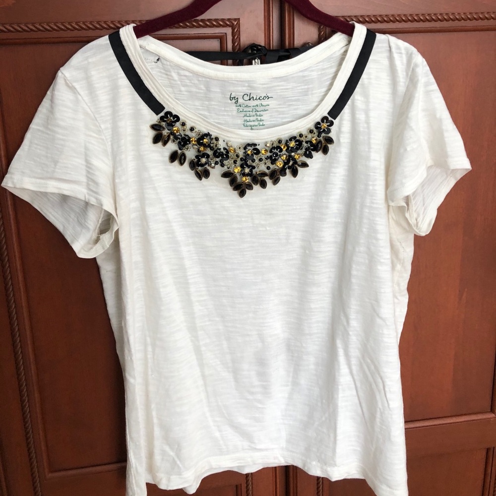 Chico’s SS Top w/Jeweled Beading Chico Sz 1 EUC